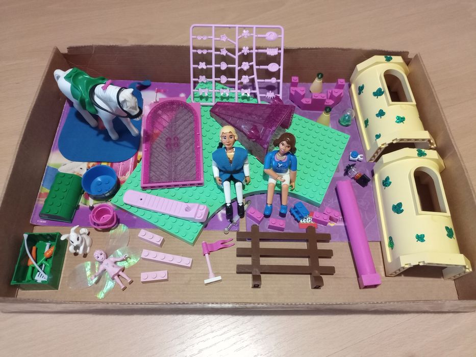 Duży zestaw LEGO Belville 5807 Stajnie królewskie 6+ oryginalny 1999
