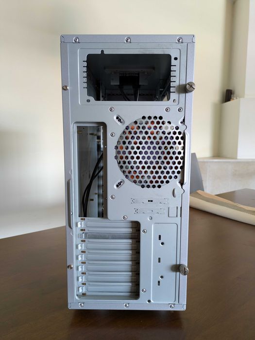 Caixa PC Thermaltake Soprano (Mid Tower) - Sem Fonte