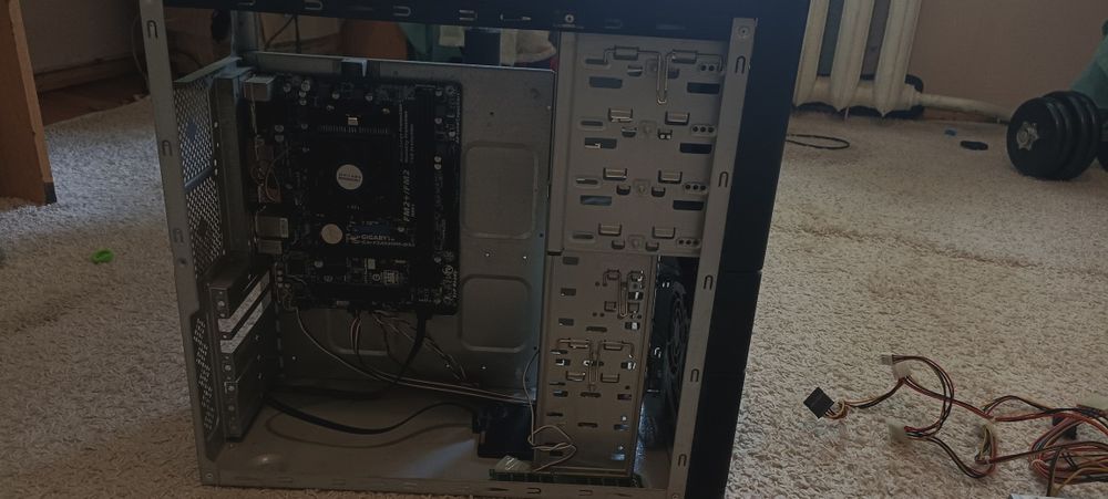 Продам корпус от ПК со всеми внутристями