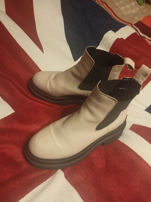 Beżowe skórzane botki Tamaris w r. 38