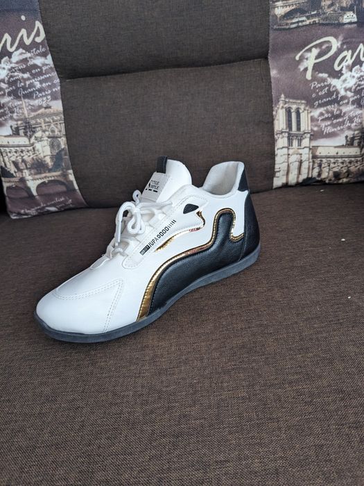 Продам красовки.              .