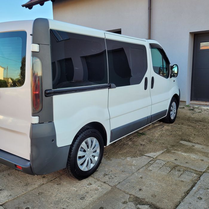 Renault trafic 9 miejsc