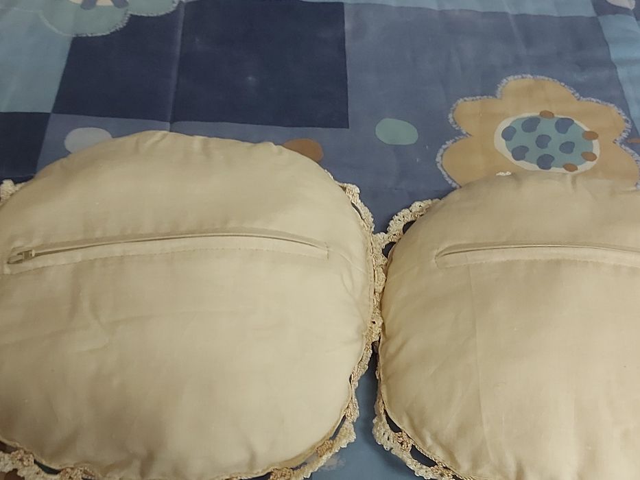 2 almofadas redondas croché linha de seda