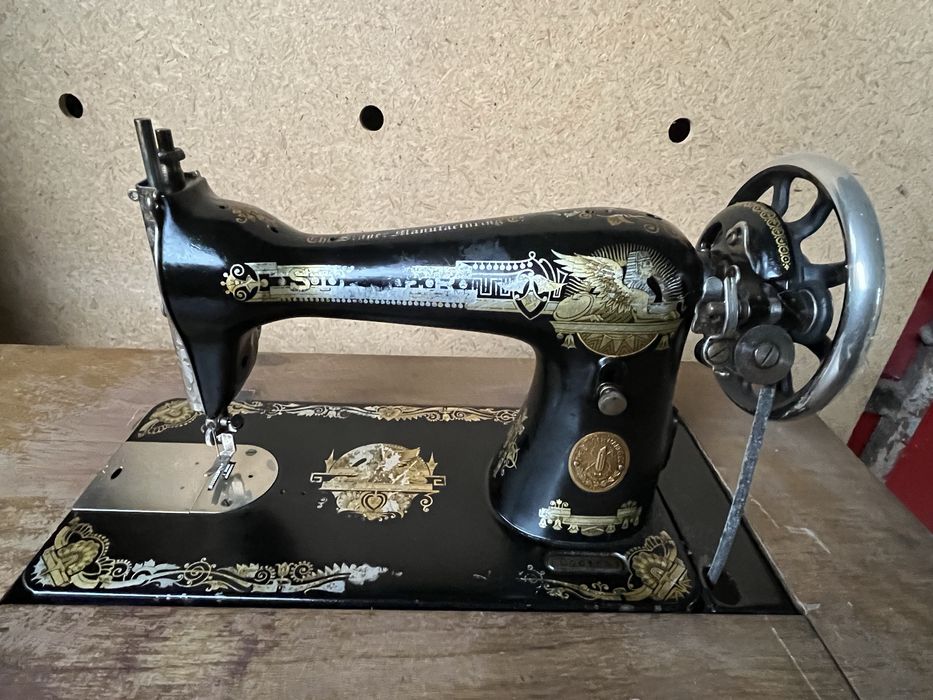 Máquina de costura Singer original de pedal – completa e antiga