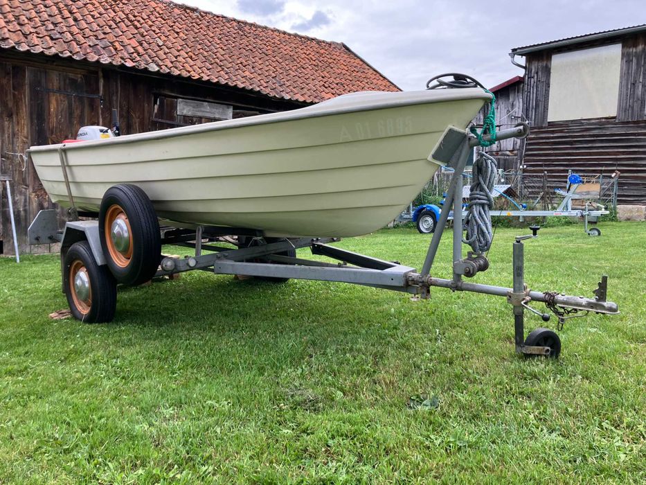 Przyczepka podłodziowa towarowa , koła z kapslem - opony STOMIL 6.40-15, od (FSO Warszawa FSC Żuk)