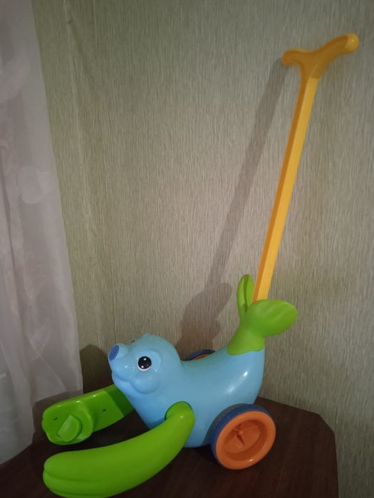 Іграшка-каталка Tomy