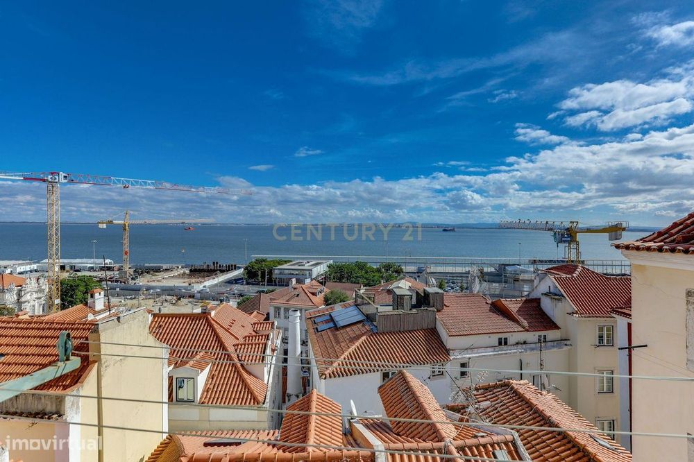 T2 Duplex Em Alfama Com Vista  Para Arrendar