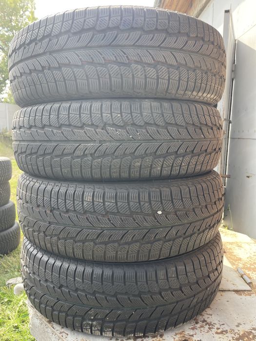 Зимова резина 215/65 R17