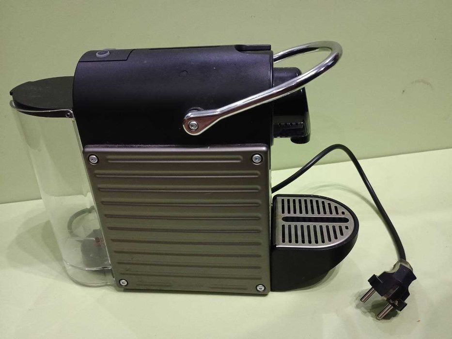 Капсульная кофемашина Nespresso Pixie C61
