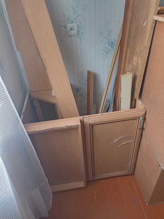 Продам кухню б/в з робочою витяжкою, гранітною мийкою, освітленням