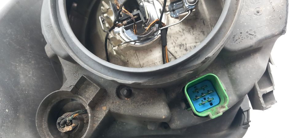 Ótica / farol esquerda FORD Fiesta V (JH_, JD_)