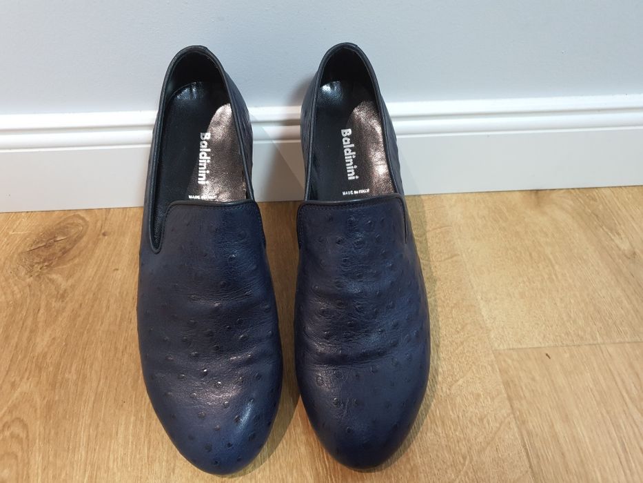 BALDININI.Wyjątkowe półbuty męskie ze skóry stylizowanej na strusią.