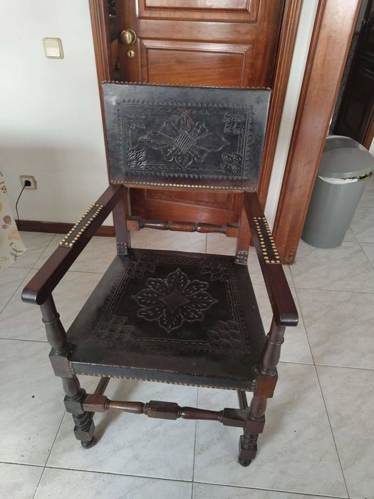 Mobilia em Madeira Maciça