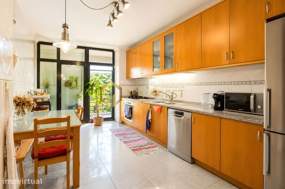 T4+1 Duplex com Terraço e Garagem Box para 2 Carros em Gaia