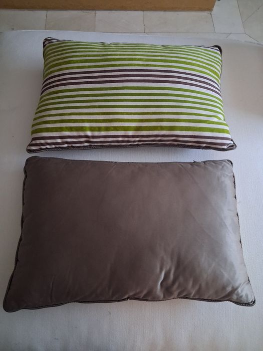 Almofada com enchimento 37x45cm novas