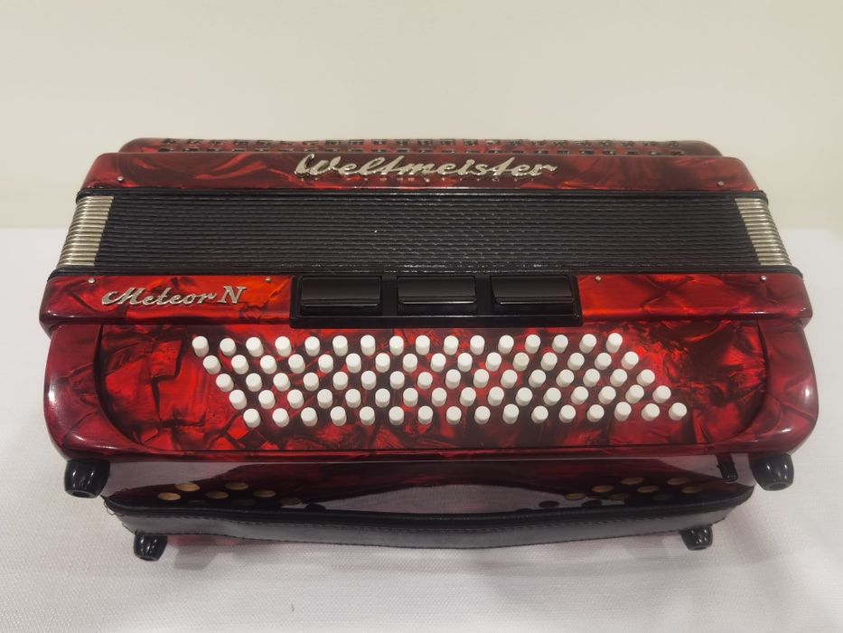 Weltmeister Meteor N 80 basów akordeon klawiszowy