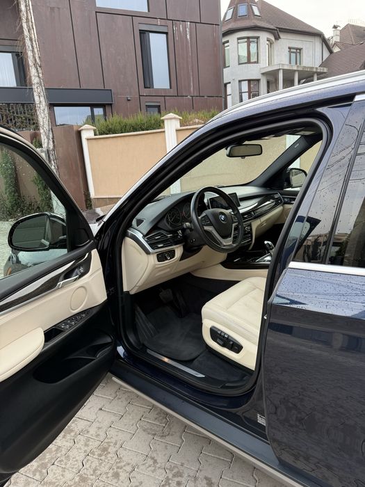 Автомобіль BMW X5 F15