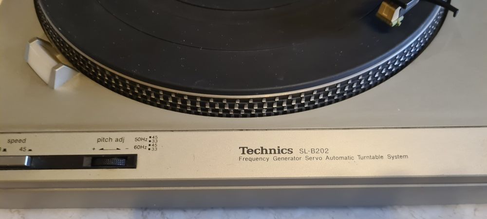 Gramofon Technics SL-B202
