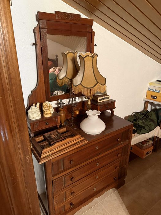 Toucador antigo em madeira com espelho – cómoda com gavetas (vintage)