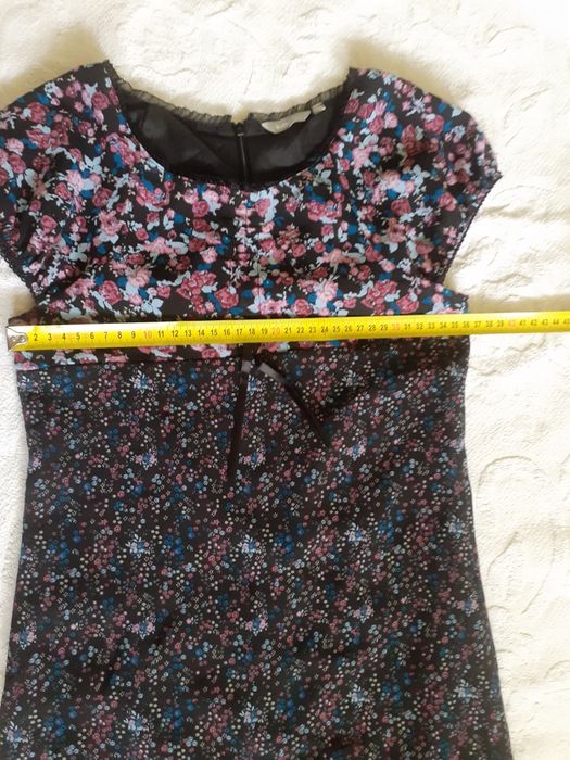 Sukienka w kwiatki, rozmiar 146