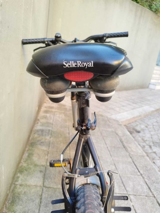 Bicicleta Coluer com suspensão frontal