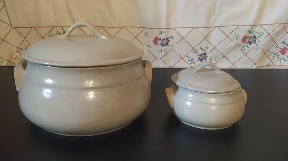 Terrinhas em grês. Louça ideal para forno. Duas terrinas.