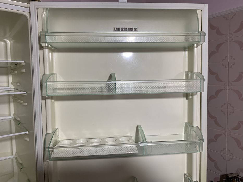 Холодильник liebherr BlueLine б/у , запчасти, полочки, датчики темпер.