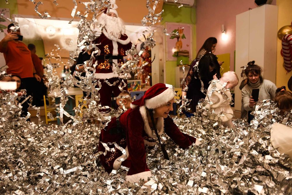 Папір для шоу. Паперове срібне шоу.