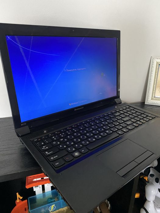 Lenovo B570e.         .