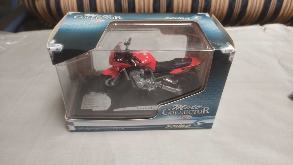 Yamaha 1000 Fazer Phaser Solide Moto Collector 1/18