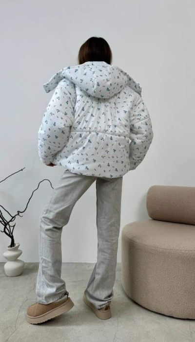 Куртка жіноча, сучасна з ніжним принтом