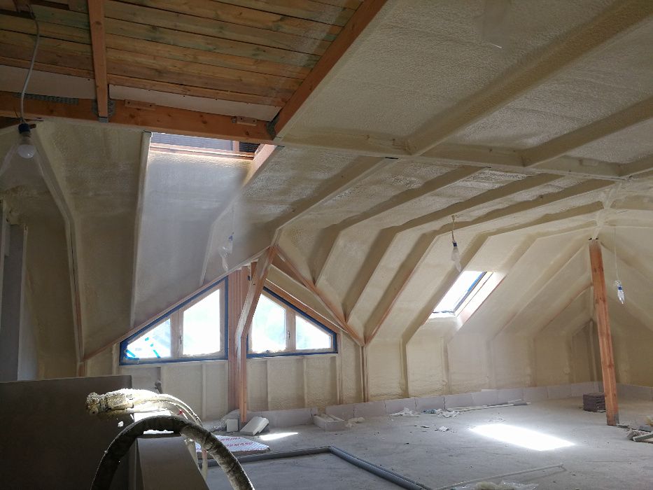 Ocieplenie poddasza PIANA PUR, natrysk, izolacja pianą ocieplenie domu