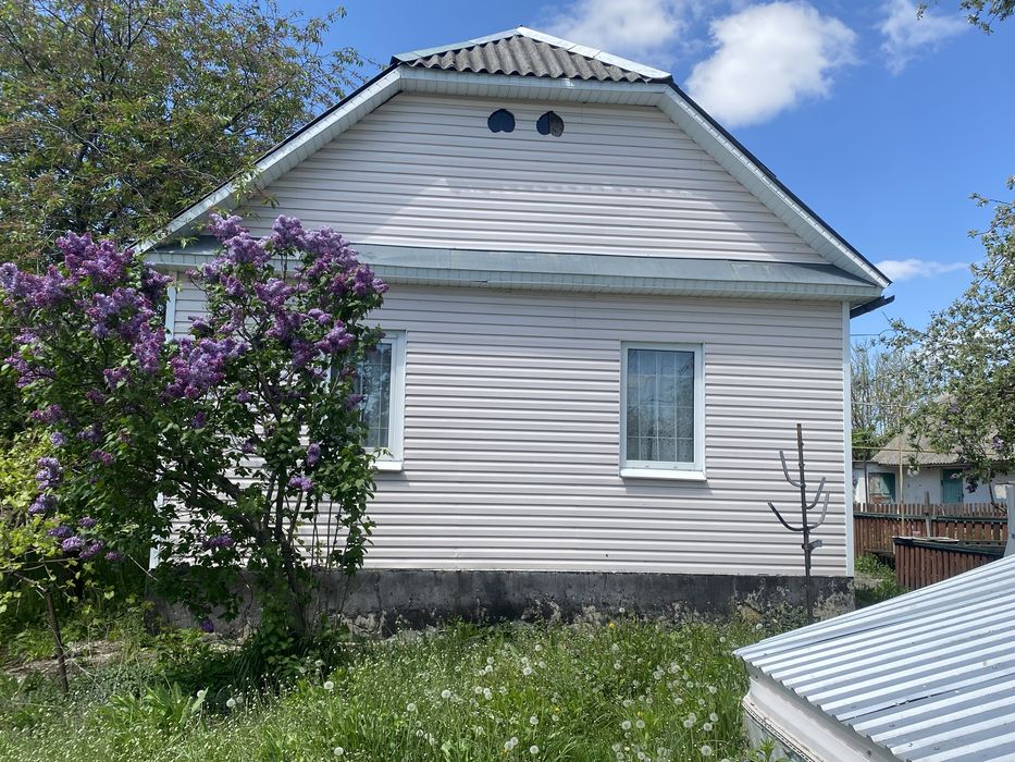 Терміново продається затишний будинок в смт.Брусилів (Нові Озеряни)75 км від м.Києва