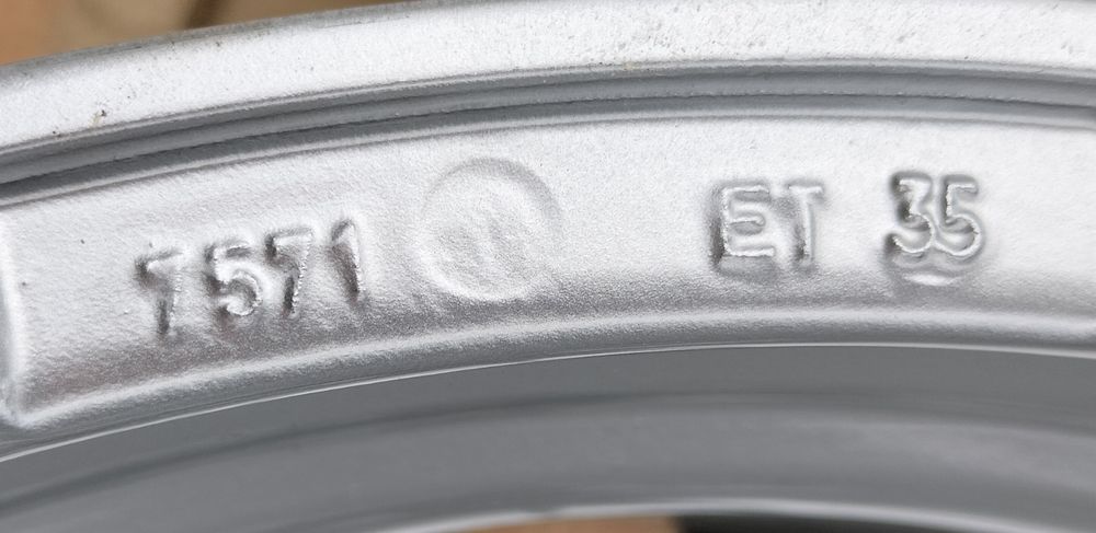 Felgi Monoblock Mercedes AMG 124 7,5Jx17 ET35 5x112 190