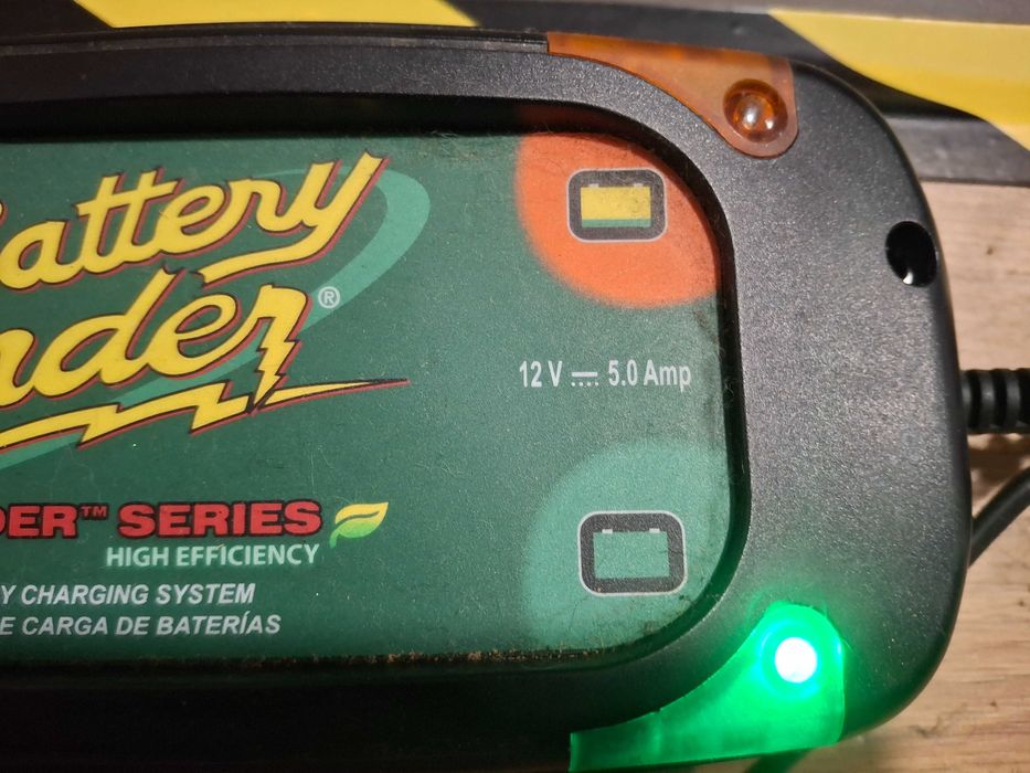 Carregador e Mantenedor de Bateria Profissional Battery Tender 12V 5A – Como Novo