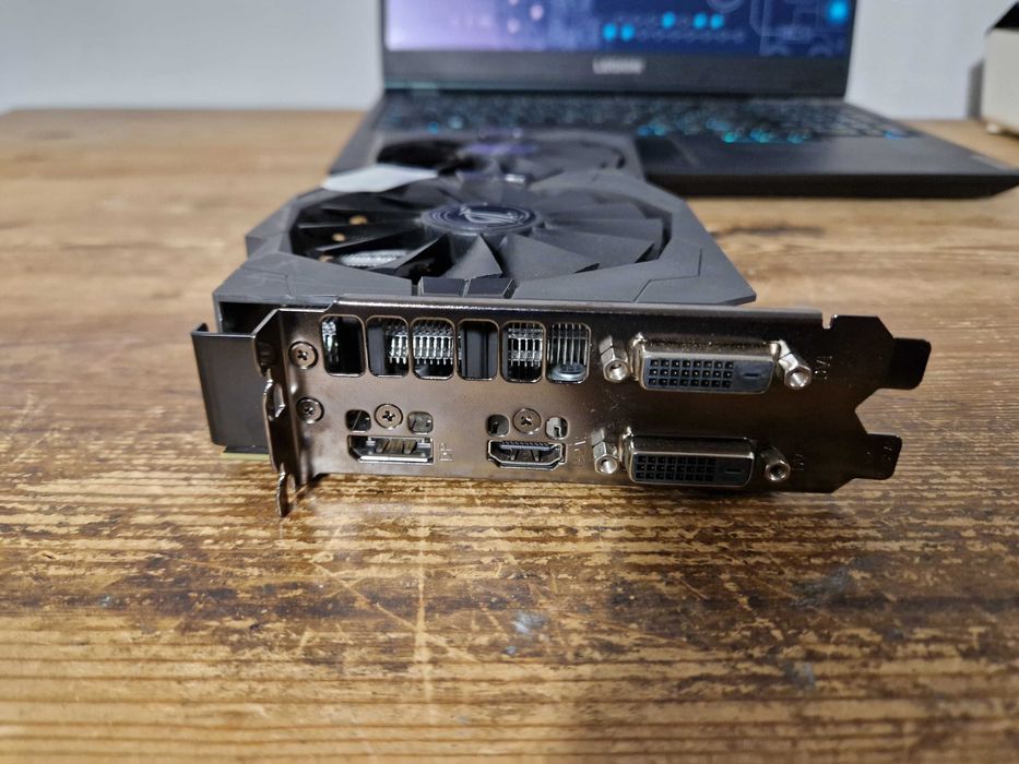 Karta graficzna ASUS ROG Strix-RX570-O8G-Gaming AMD Radeon 8 GB (3933)