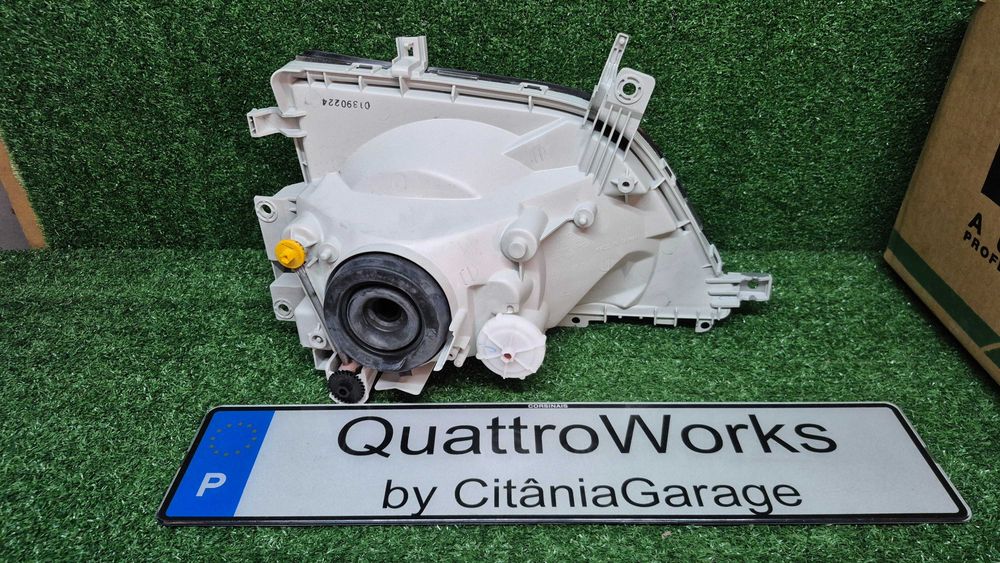 Otica Farol Esquerdo Toyota Dyna 2003 em diante Ref. 212-11A8L-LD-E NOVO