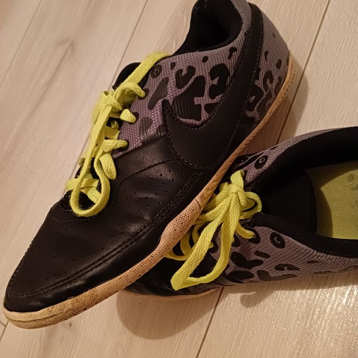 Halówki Nike 38, wkł.24cm