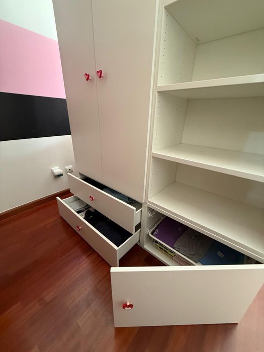 Cama com roupeiro integrado