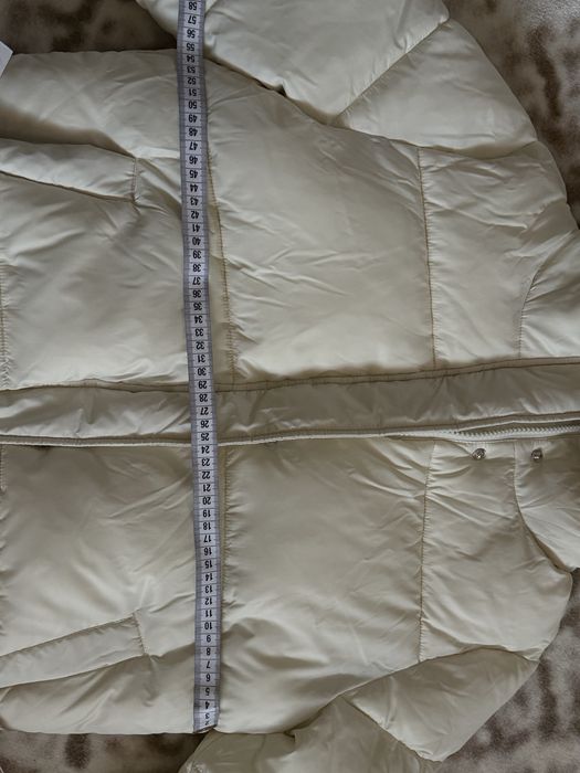 Продам нову бежеву куртку Pink