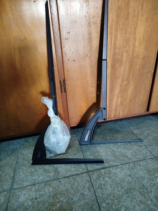Pés universais para TV