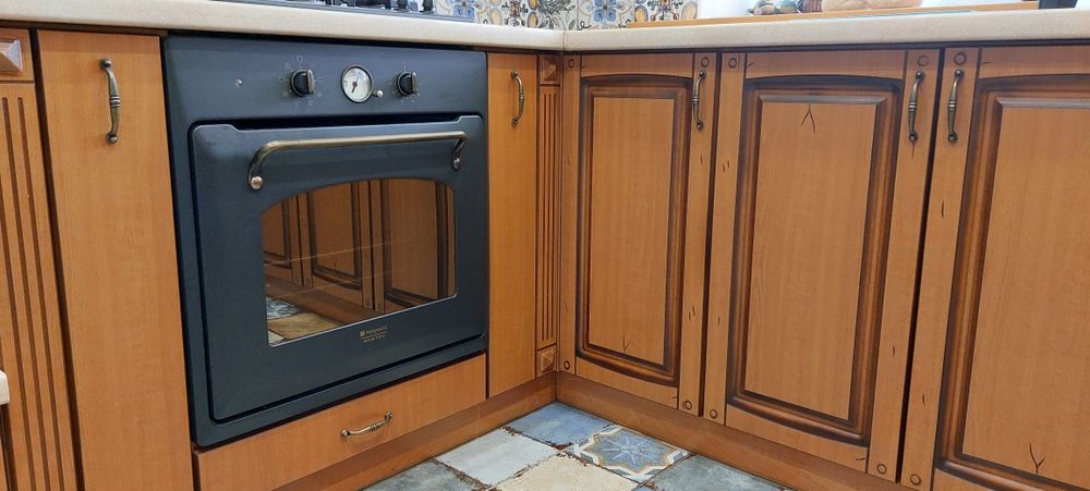 Продається кухня П- подібна.