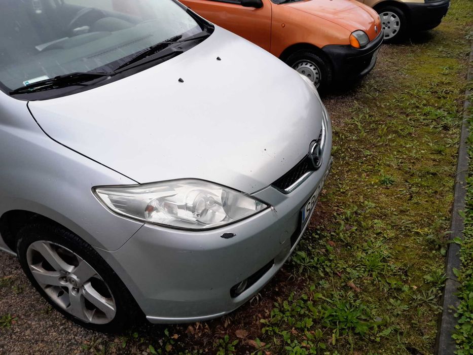 Samochód Mazda 5 jako uszkodzony
