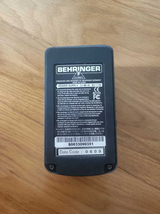 Afinador Behringer TU100 (fonte de alimentação incluída)