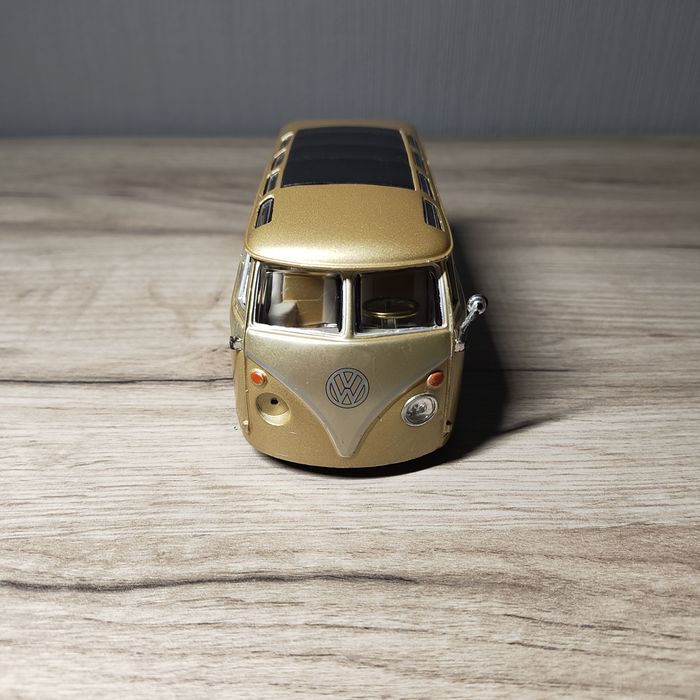 Модель мікроавтобуса Maisto Volkswagen Van "Samba" 1/25