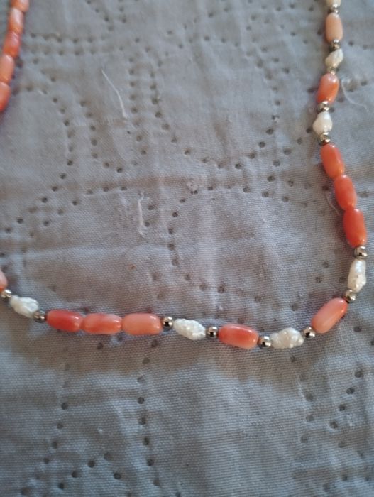 Colar de coral   muito lindo