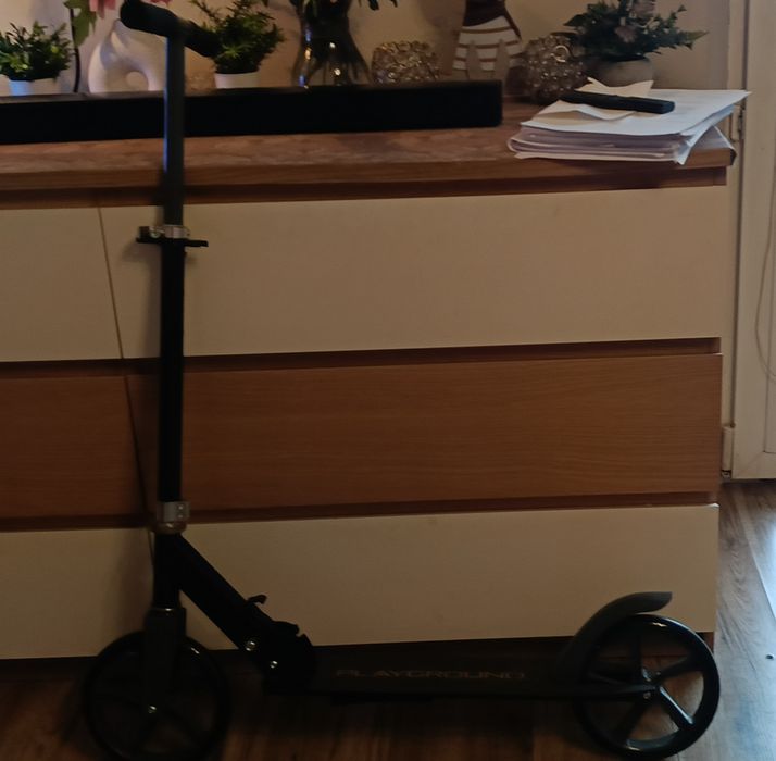 Nowa hulajnoga playground