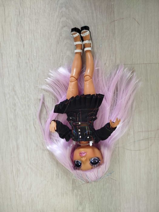 Rainbow high junior. 23cm. Avery stiles