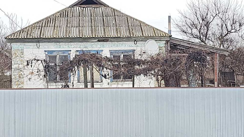 Є будинок, стіни дах, комунікації – зроби ремонт і можна жить.