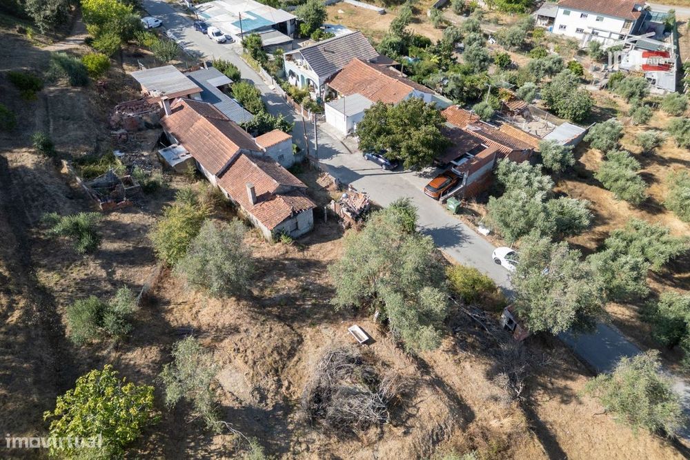 Moradia T2 Em Seiça Inserida Num Terreno Com 707 M²